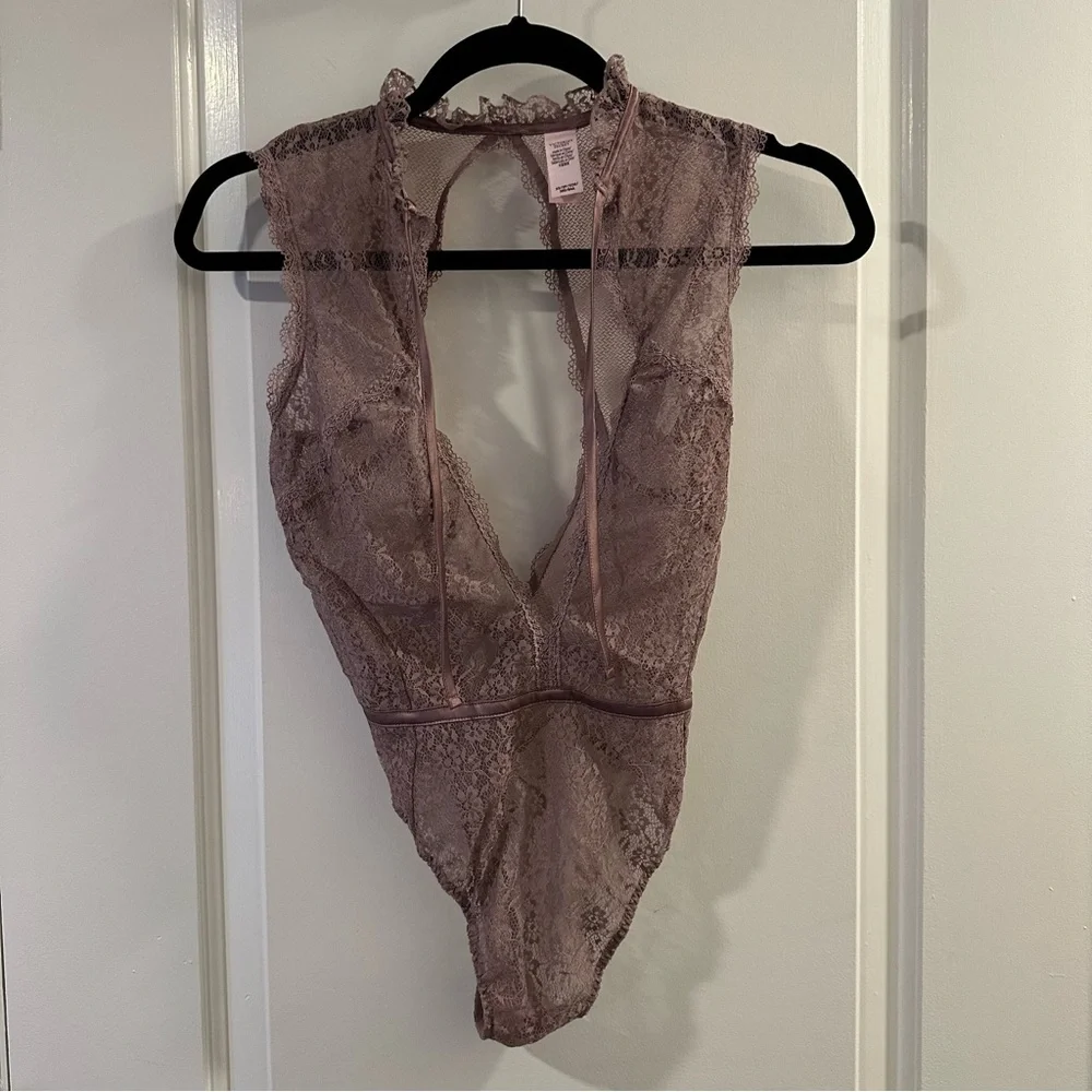 Victoria's Secret One Piece Lingerie Lace Teddy Bodysuit in Mauve